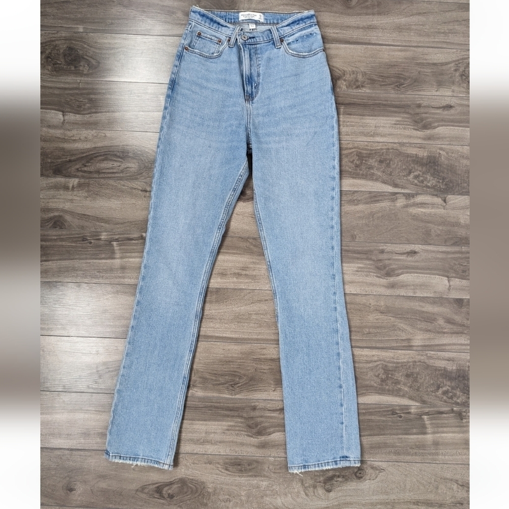 NWT Abercrombie and Fitch The 90’s Straight Ultra High Rise Criss Cross Size 25